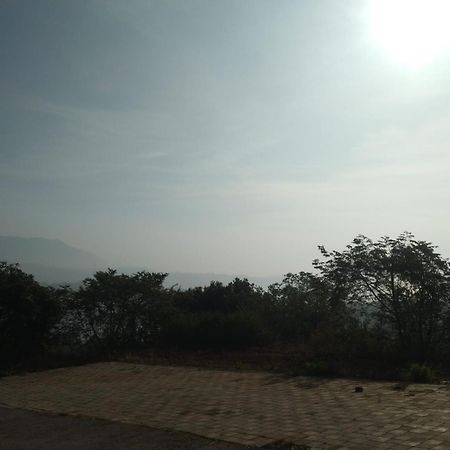 Mauli Hotel Lavasa Exteriör bild